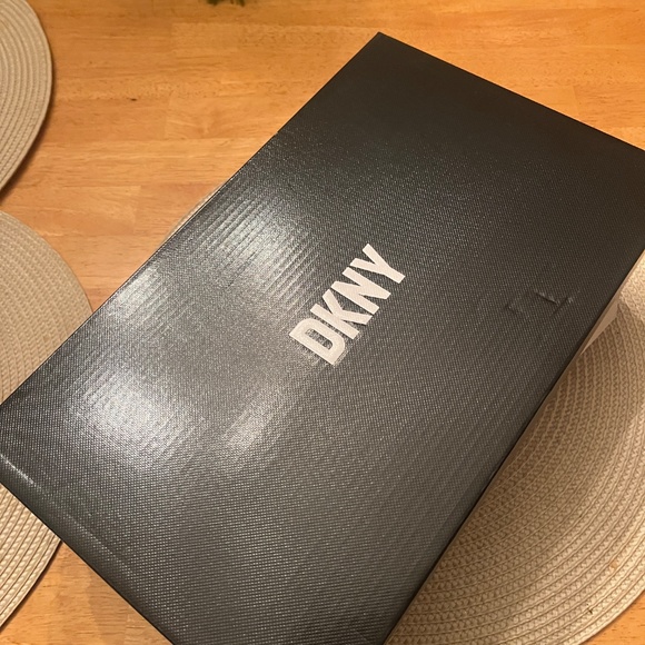 Brand New DKNY Black Women's Sneaker - Picture 5 of 5